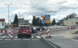 Nowe rondo na skrzyżowaniu ulic Braci Saków i Okrężnej prawie gotowe. Niedługo ma się skończyć także udręka kierowców z wjazdem do Tarnowa 