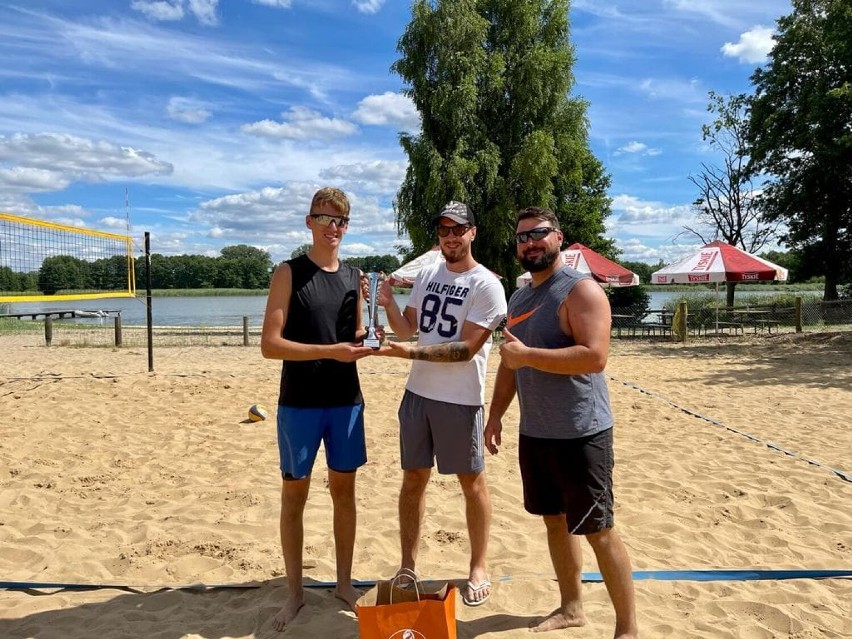 Plaża w Perkowie gościła uczestników I Konwaliowego Turnieju Piłki Siatkowej.