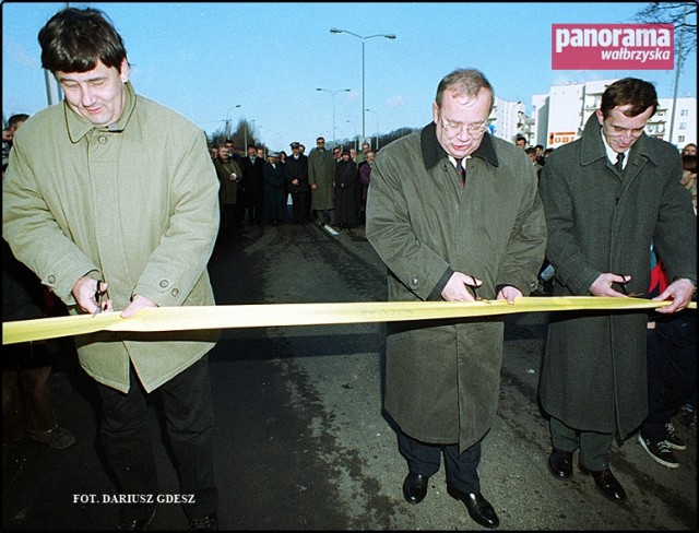 W listopadzie 2000 r. dokonano oficjalnego otwarcia zachodniego odcinka obwodnicy Wałbrzycha pomiędzy dzielnicami Śródmieście i Podgórze