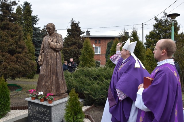 Poświęcenie pomnika ks. Franciszka Blachnickiego w Rybniku-Chwałowicach, 18 marzec 2017