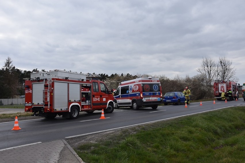 Wypadek drogowy w Psarskiem. Jedna osoba trafiła do szpitala