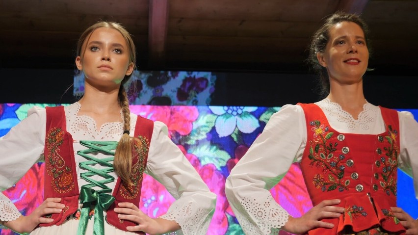 Pokaz mody śląsko-góralskiej wywarł duże wrażenie.