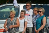 Tour de Konstytucja w Tomaszowie Mazowieckim. Sędzia Igor Tuleya i Zbigniew Hołdys na pl. Kościuszki spotkali się z mieszkańcami [ZDJĘCIA]