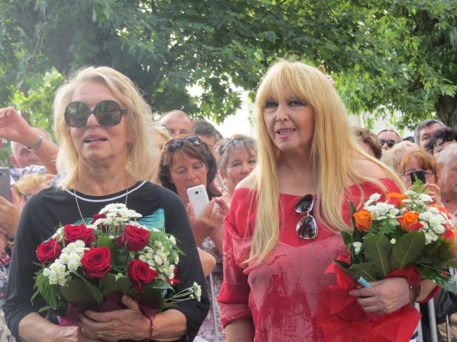 Na Ciechocińskim Deptaku Sław pojawiły dziś dwie gwiazdy. Odsłoniły je Maryla Rodowicz i Katarzyna Gärtner, która napisała dla królowej polskiej estrady około 50 piosenek, w tym "Małgośkę".