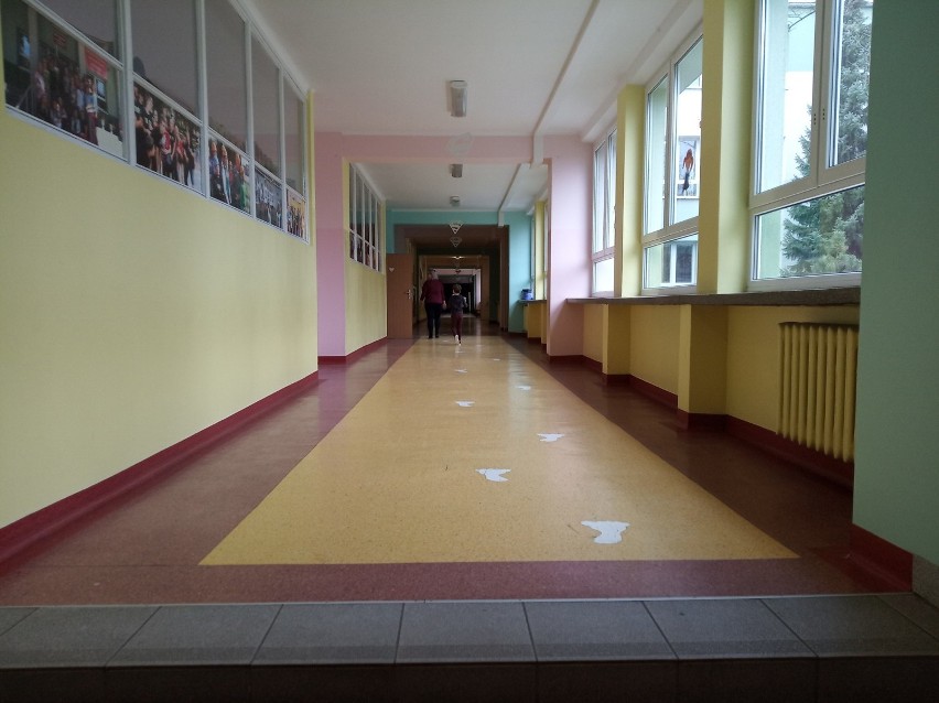 Koronawirus w Białymstoku. Pusto w szkołach i przedszkolach. Pod opieką nauczycieli jest  5 proc. uczniów i przedszkolaków