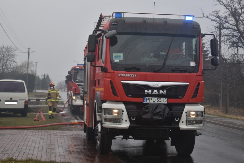 11 marca 2021 r. przy ulicy Lenartowickiej palił się budynek gospodarczy