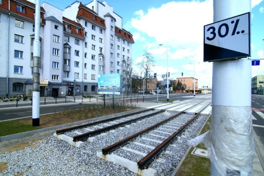 Postęp prac przy budowie nowej linii tramwajowej na Popowice...