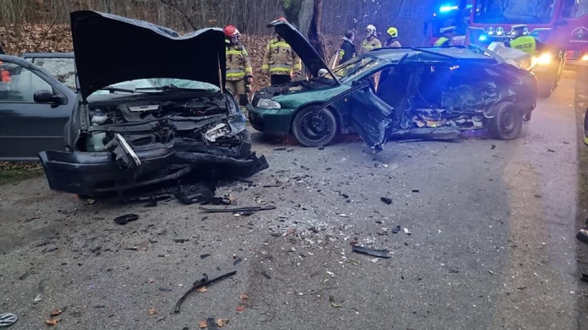 W Mikołajkach doszło do zderzenia dwóch aut. Kierujący trafili do szpitala! ZDJĘCIA