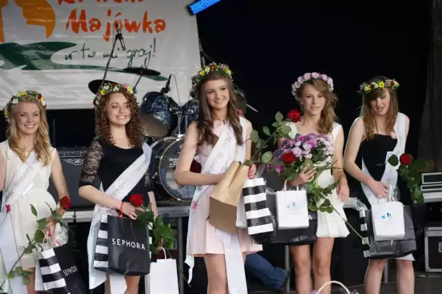 Rawska Majówka (dzisiaj Dni Rawy) odbywała się pod koniec maja. Podczas tej największej imprezy miejskiej wybierano kiedyś Miss Rawskiej Majówki, a w imprezie tej uczestniczyły najpiękniejsze dziewczyny z Rawy i powiatu rawskiego, a nawet ze Skierniewic. Po raz ostatni wybory Miss Rawskiej Majówki odbyły się siedem lat temu. Powspominajmy.