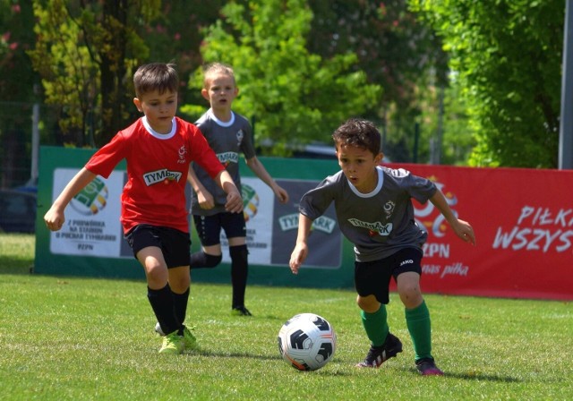 Tak przed rokiem wyglądała rywalizacja w finale wojewódzkim turnieju "Z Podwórka na Stadion o Puchar Tymbarku", który odbywał się na Stadionie Miejskim w Brzegu.