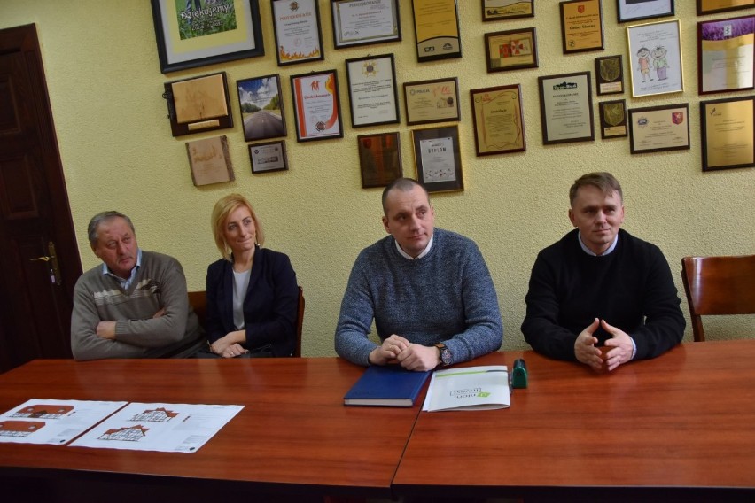 Umowa na budowę świetlicy w Rzyszczewie została podpisana w...