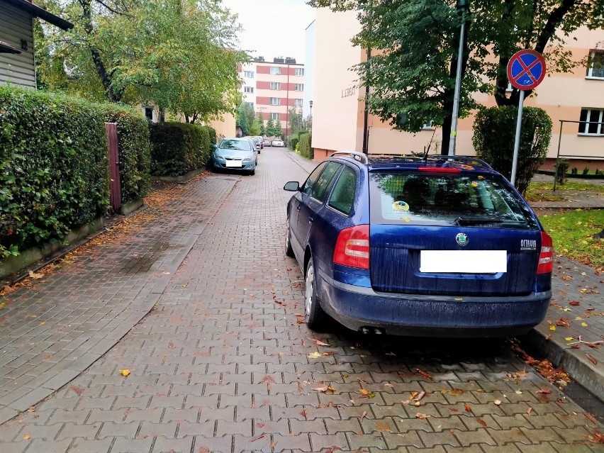 Mistrzowie parkowania to zmora tarnowskich ulic i chodników....