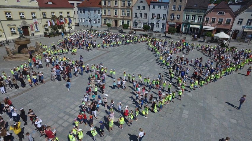 Darłowo: Ponad 700 osób stworzyło żywy fraktal [ZDJĘCIA]