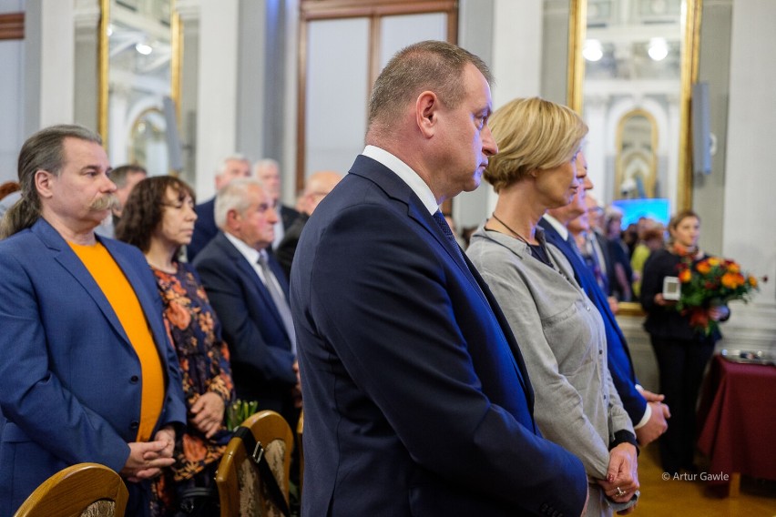 Stanisław Majorek odebrał uroczyście tytuł Honorowego Obywatela Miasta Tarnowa. Podniosła ceremonia w tarnowskiej Sali Lustrzanej