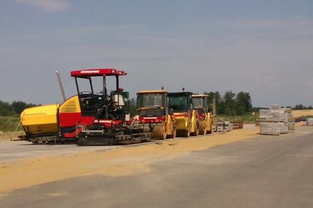 Mieszkańcy Okulic i Bratucic będą mieli nowy asfalt i chodnik