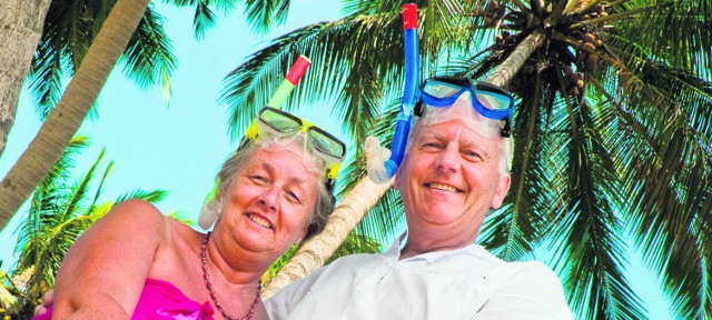 Seniorzy chętnie wybierają się na wakacje pod palmami
