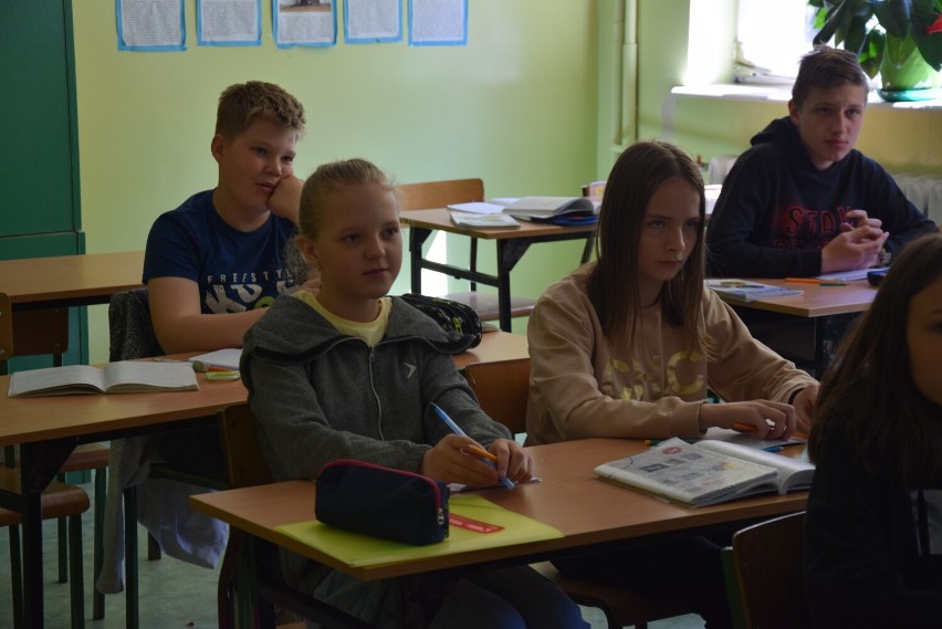 W szkole w Białousach język polski miesza się z ukraińskim. Uczy się tutaj niemal tyle samo polskich dzieci co ukraińskich