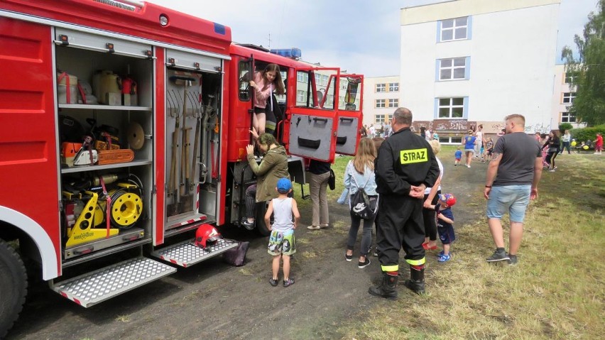 Police. Święto kolorów Holi, czyli zabawa w kolorowej chmurze  [ZDJĘCIA,FILM]