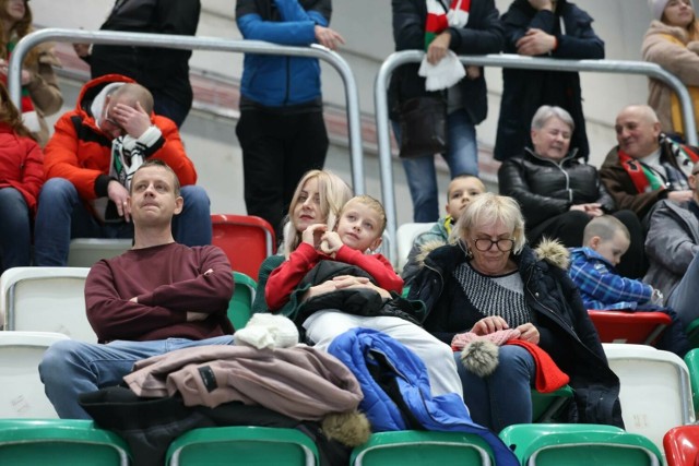 Hokeiści Zagłębia, mimo wsparcia sosnowieckich kibiców, przegrali na Stadionie Zimowym z Re-Plast Unią Oświęcim

  Zobacz kolejne zdjęcia. Przesuwaj zdjęcia w prawo - naciśnij strzałkę lub przycisk NASTĘPNE