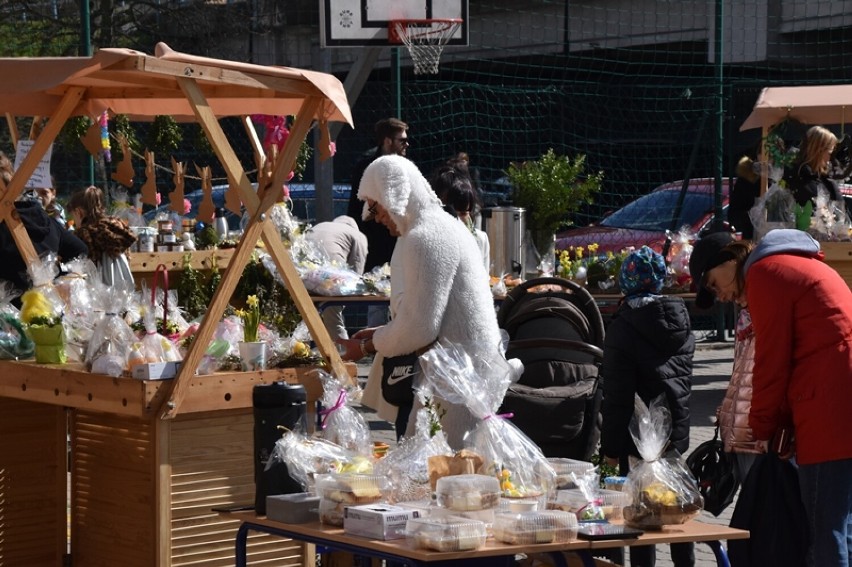 Kiermasz wielkanocny w SP Kawalerów Orderu Uśmiechu. Każdy...