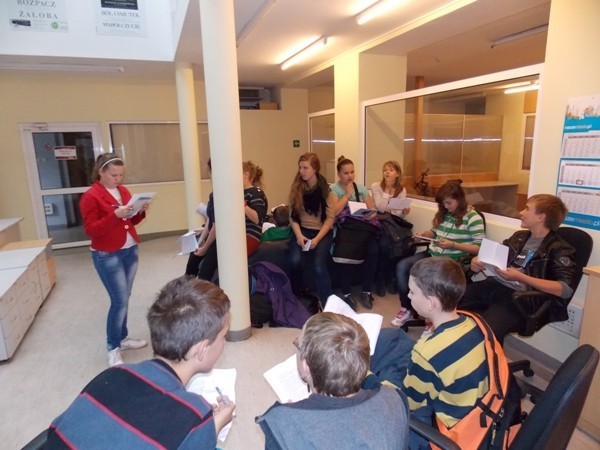 Lębork. Uczniowie Gimnazjum nr 2 odwiedzili redakcję Dziennika Bałtyckiego i drukarnię
