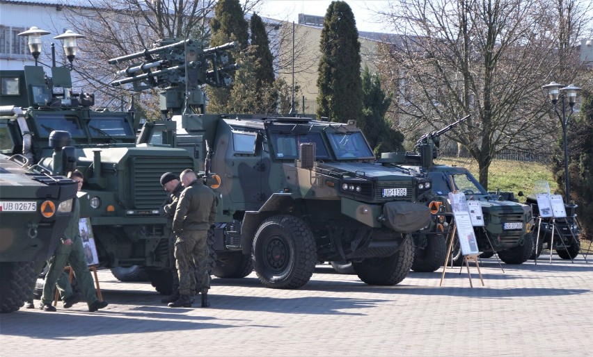 Czołg Leopard zajechał na I Wojskowe Targi Pracy i Służby w Chełmie. Zobacz zdjęcia