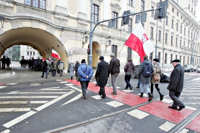 Wrocław: Prawo i Sprawiedliwość przeszło ulicami miasta (ZDJĘCIA)