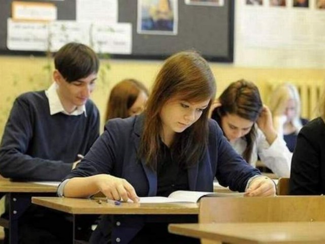 Na napisanie matury z matematyki na poziomie podstawowym uczniowie mają 170 minut. Egzamin na poziomie rozszerzonym trwa 180 minut.