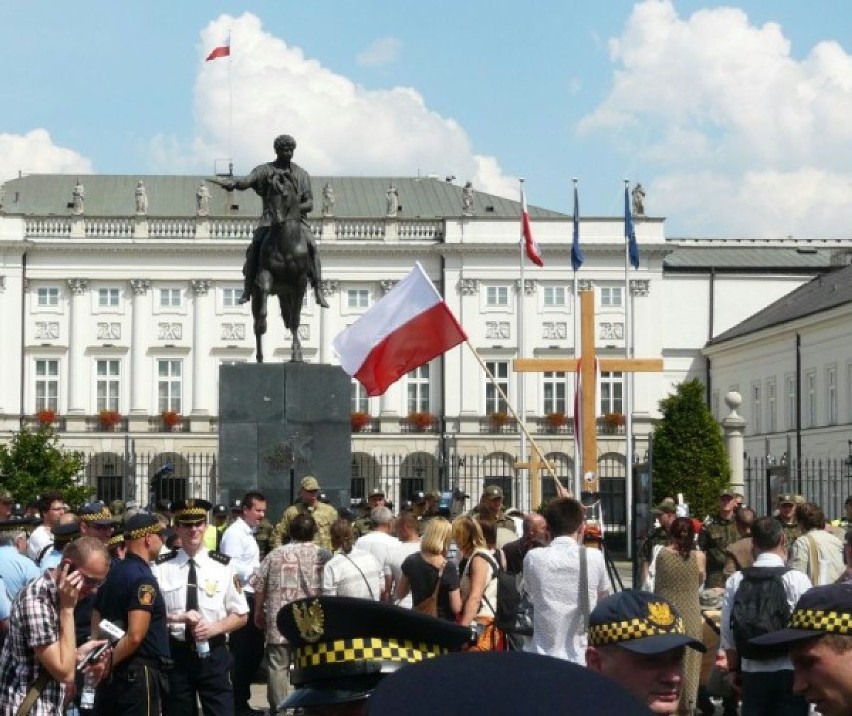 Protesty przed Pałacem Prezydenckim w Warszawie