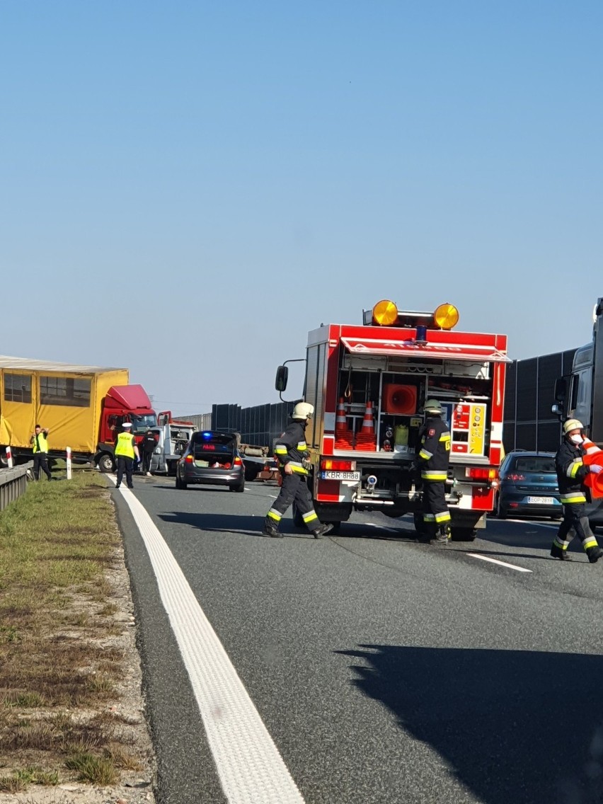 Wypadek na A4 pomiędzy węzłami Tarnów i Brzesko