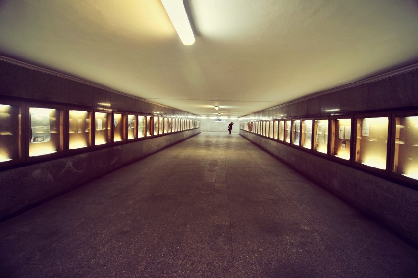 Tunel z ul. Dworcowej z przystanku komunikacji miejskiej