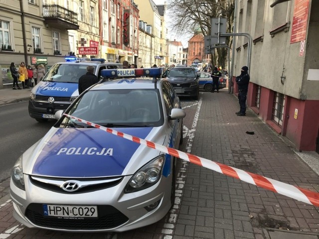 Atak na policjanta koło przychodni przy ul. Tuwima w Słupsku.