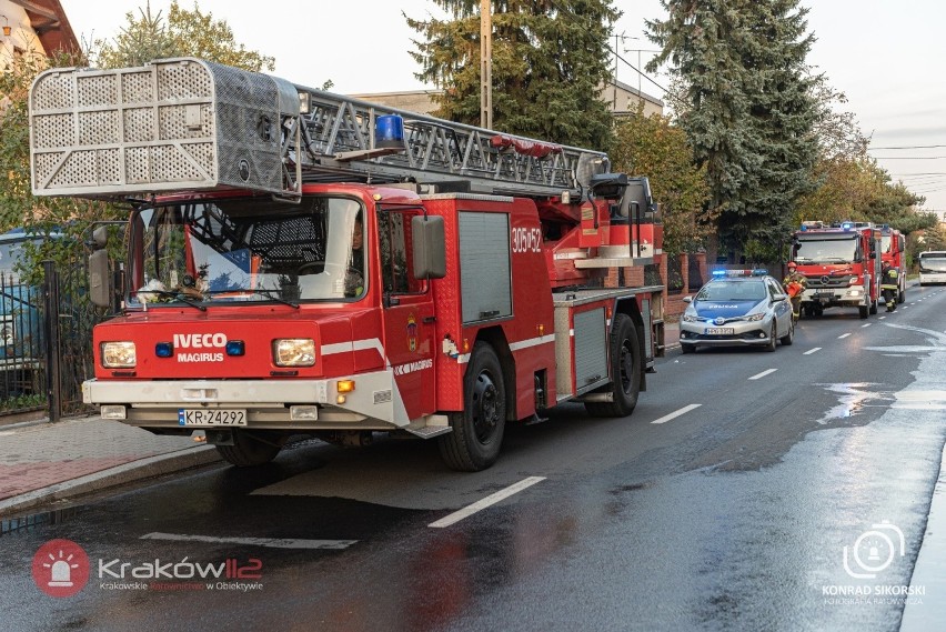 Pożar domu w Krakowie. Cztery osoby zostały poszkodowane [ZDJĘCIA]