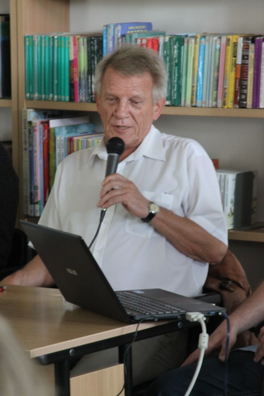 Bronisław Cieślak w puławskiej bibliotece