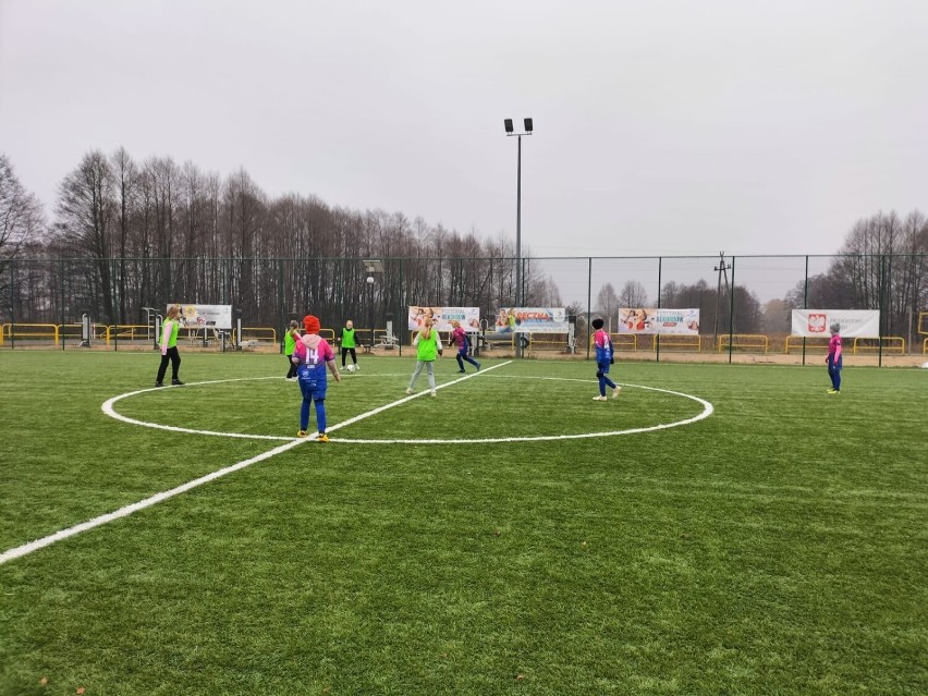 Ceramik Łubiana wygrywa w Finałach Powiatowych Turnieju "Z Podwórka na Stadion o Puchar Tymbarku" ZDJĘCIA