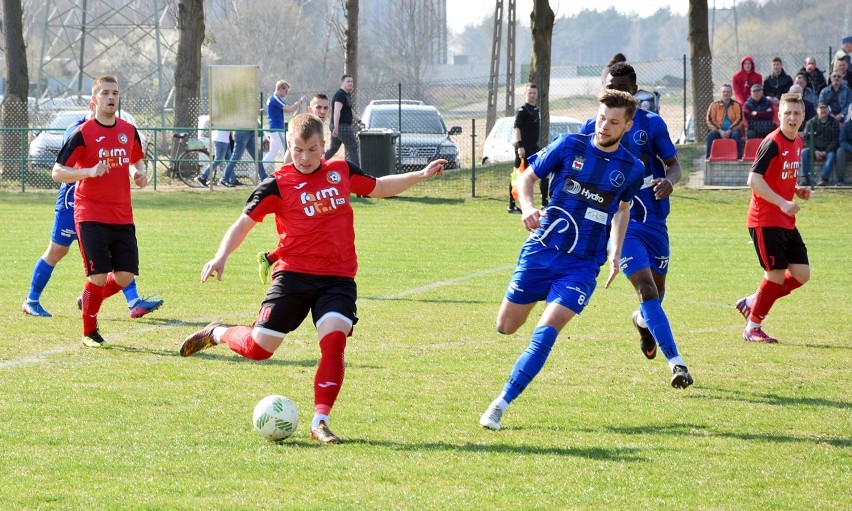 IV liga piłki nożnej. Lider z Trzcianki niespodziewanie stracił punkty w Śmiłowie! Zobaczcie zdjęcia z derbowego meczu