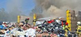 Pożar składowiska śmieci w Rembertowie. Trwa akcja Straży Pożarnej
