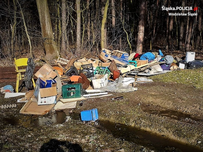 Dzikie wysypiska śmieci odkryte w Skrzyszowie i Gołkowicach