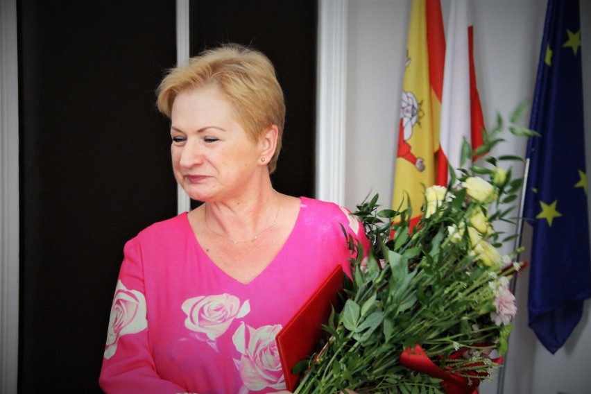 Pożegnanie Ewy Adamskiej. Dyrektorka biblioteki w Tomaszowie odchodzi na emeryturę ZDJĘCIA  