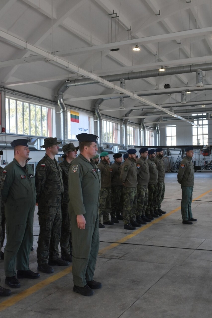 Polskie F16 z 32 BLT w Łasku przejmują misję Baltic Air Policing na Litwie