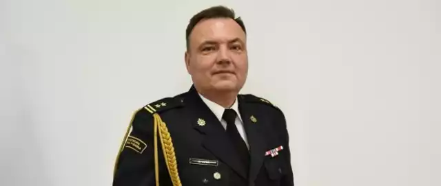 Na kolejnych slajdach oświadczenie majątkowe brygadiera Dariusza Lusy, komendanta powiatowego Państwowej Straży Pożarnej w Kutnie.