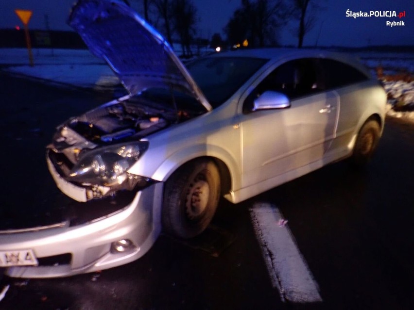 Lyski: wypadek w Nowej Wsi. Na skrzyżowaniu zderzyły się trzy samochody. Ucierpiało dziecko