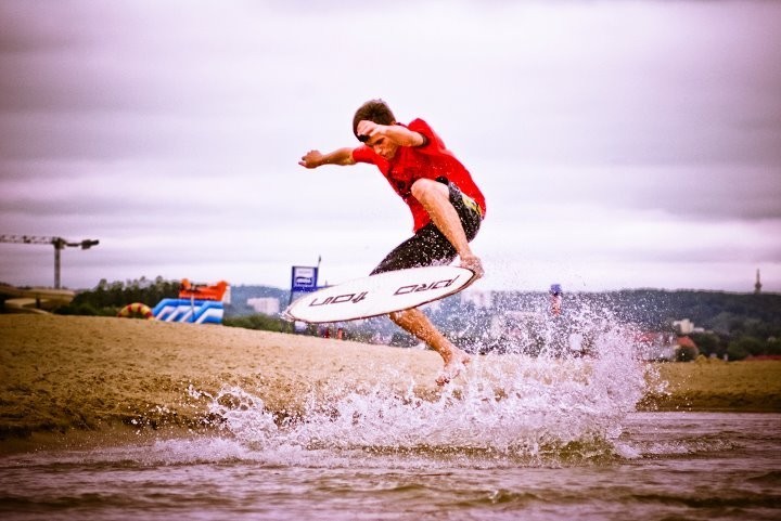 Skimboard, czyli wodna deskorolka w Manufakturze