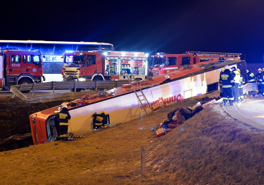 5 osób zginęło w wypadku ukraińskiego autokaru na autostradzie A4 koło Przemyśla [ZDJĘCIA]