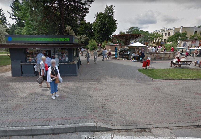 Mieszkańcy Ciechocinka przyłapani przez kamery Google Street View. Sprawdźcie, czy jesteście na zdjęciach!