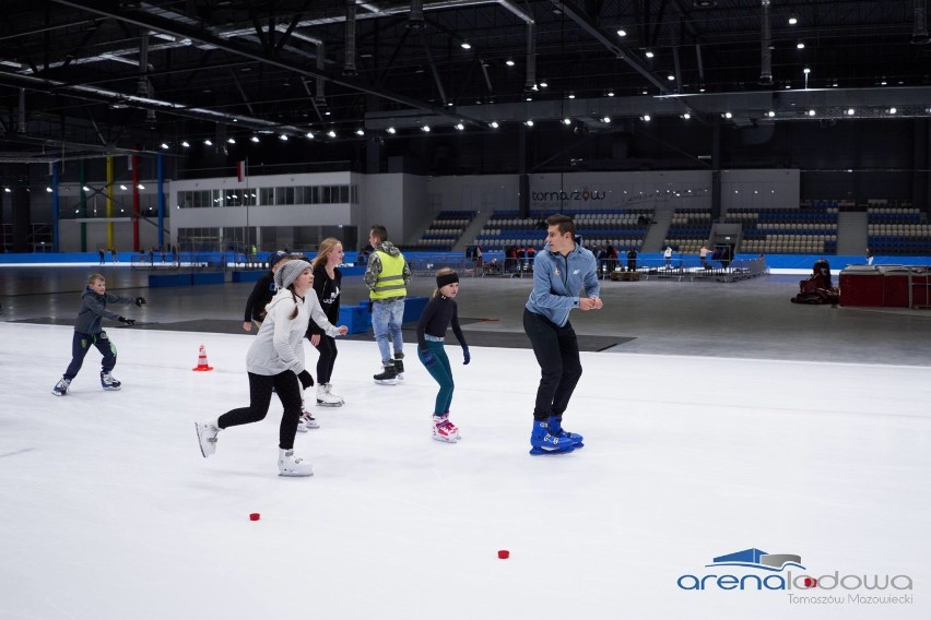 Ślizgawka z olimpijczykami z Korei na torze w Arenie Lodowej