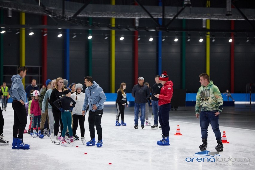 Ślizgawka z olimpijczykami z Korei na torze w Arenie Lodowej