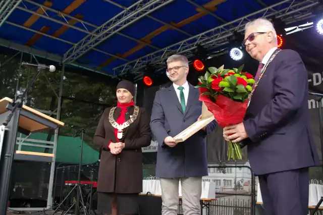 Mariusz Kolmasiak, pracownik Muzeum Łazienki Królewskie i współautor powstającego właśnie albumu o Wieniawie odebrał tytuł Honorowego Obywatela Miasta Bobowa nadanego generałowi