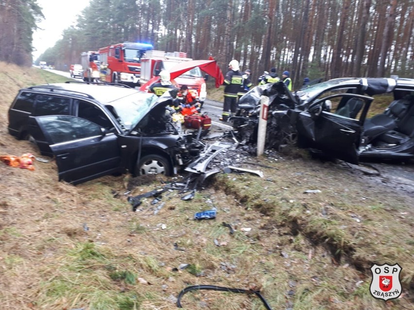 Tragiczny wypadek pod Zbąszyniem. Pasażerka VW zmarła w szpitalu [ZDJĘCIA]