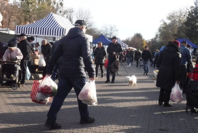 Zobacz na kolejnych slajdach ceny warzyw i owocówl.